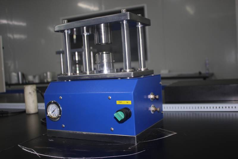 pneumatic sealer for coin cell.jpg